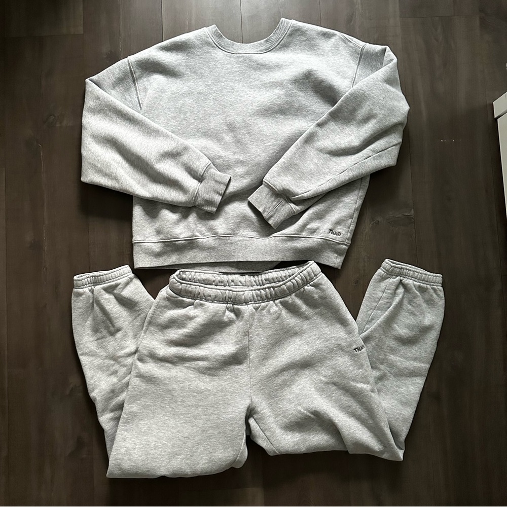 Aritzia tracksuit